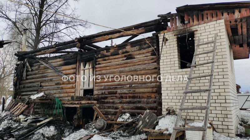 Полицейские установили гражданина, причастного к поджогу дома, в котором находились дети